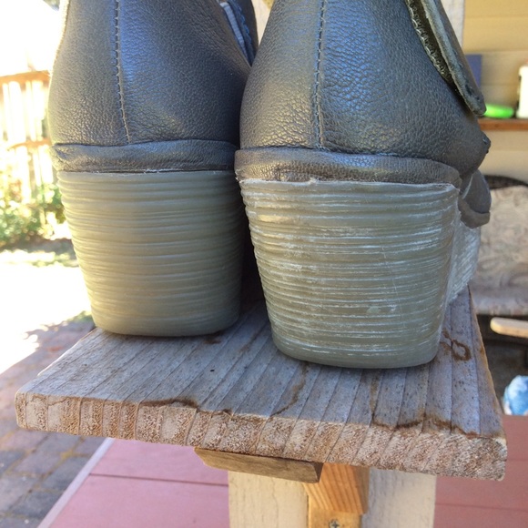 London Fly cross back wedge shoes Sz 8 Gray - Picture 2 of 6